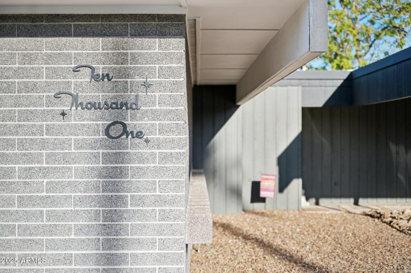 Custom house numbers