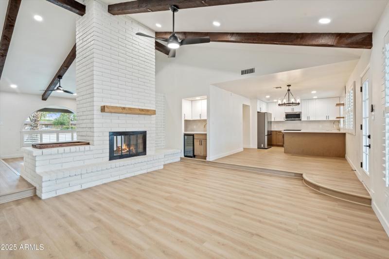 08-Family Room to Kitchen