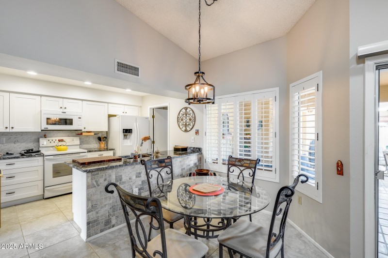 Kitchen & Dining room