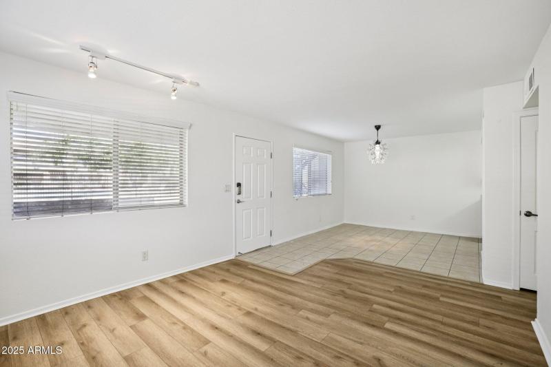 7-web-or-mls-N Miller Rd unit 1001-S1610