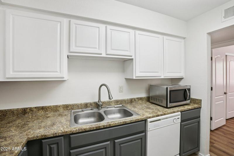 11-web-or-mls-N Miller Rd unit 1001-S161