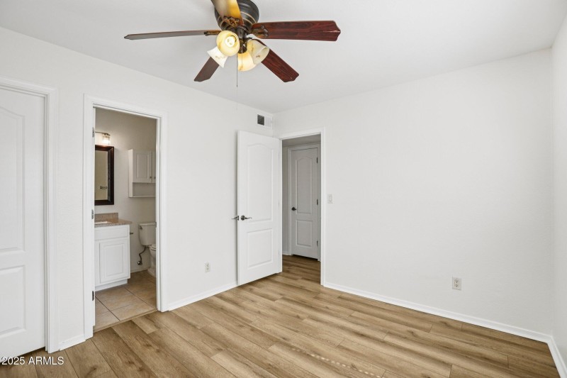 21-web-or-mls-N Miller Rd unit 1001-S161