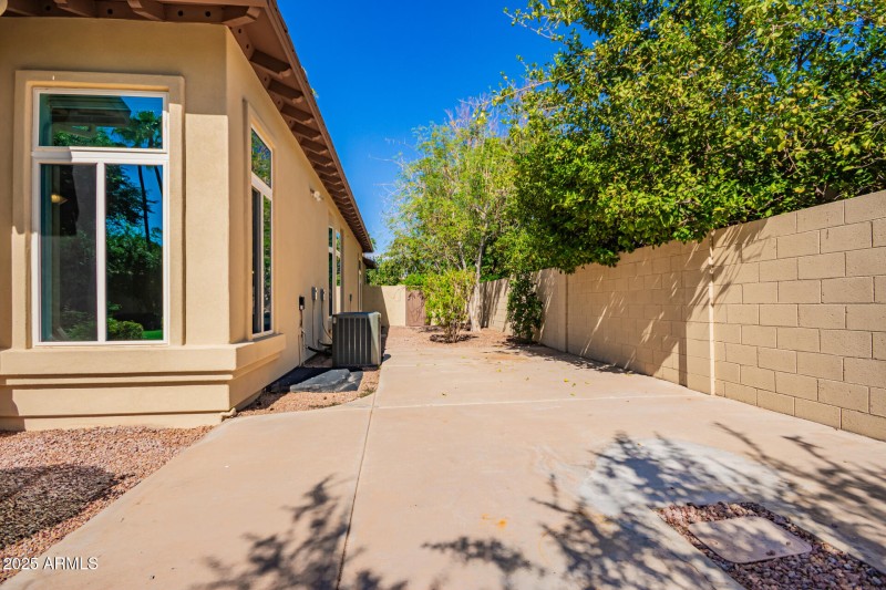 56- 2069 E Cedar Place, Chandler 85249