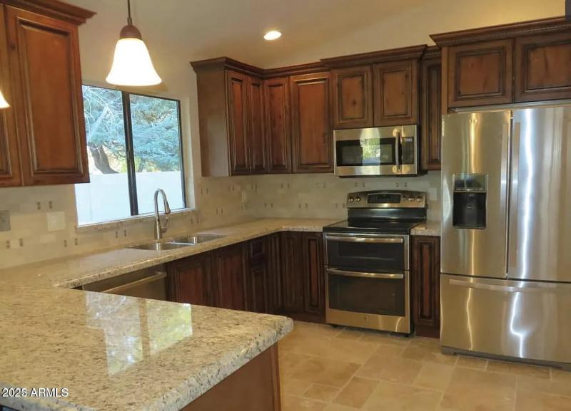 570d02cee76ef57e4cdbec325827fa86-uncropp