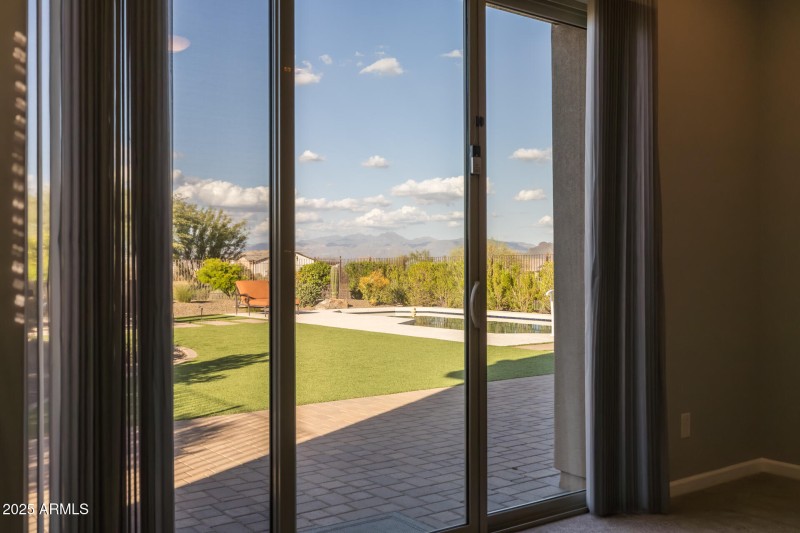 34) PRIMARY WINDOW VIEW