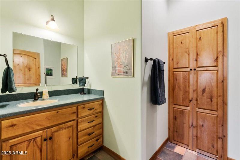 Ensuite Bathroom 4 Vanity