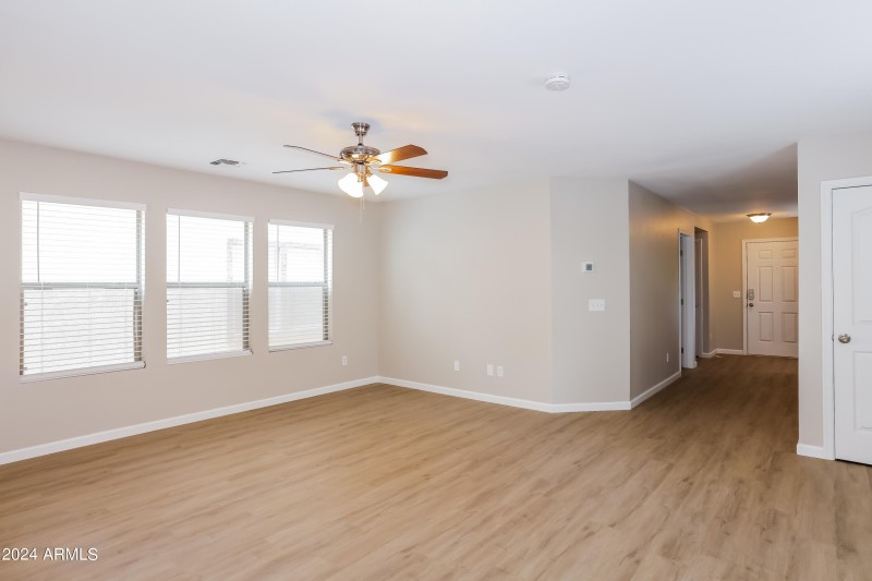 002-photo-living-room-11762310