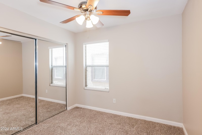 012-photo-bedroom-11762305