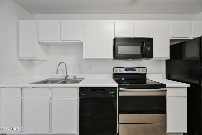 9-3065N67A222-ocupix-