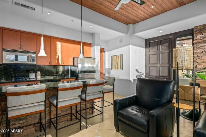 055-Guest House Living Areas