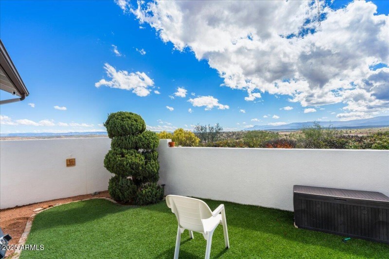 21-Backyard View