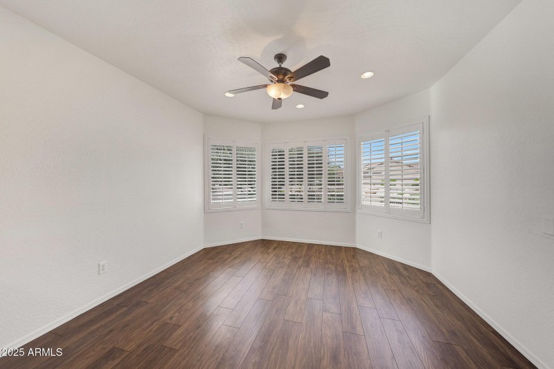 Breakfast room w/ bay window