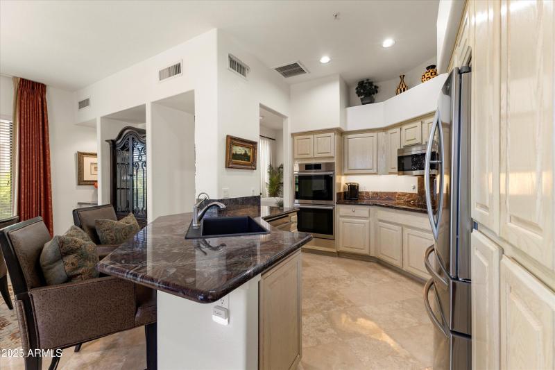 11-8100 E Camelback Rd