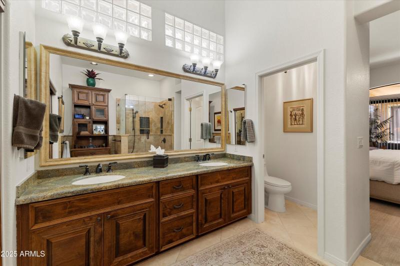 21-8100 E Camelback Rd