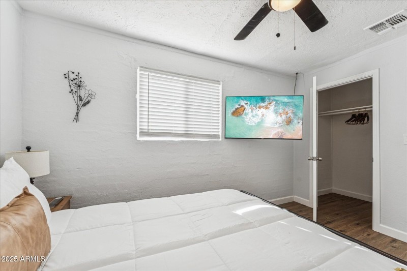 10-008-bedroom-1