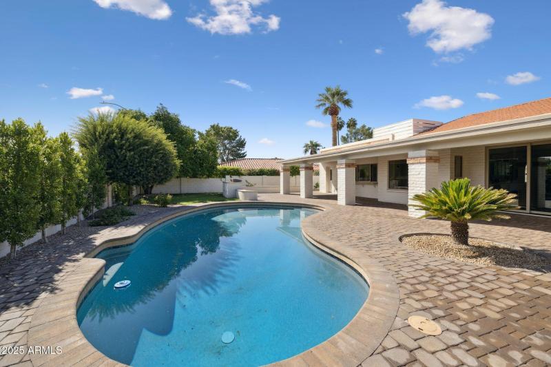 83-web-or-mls-9031-n-83rd-way