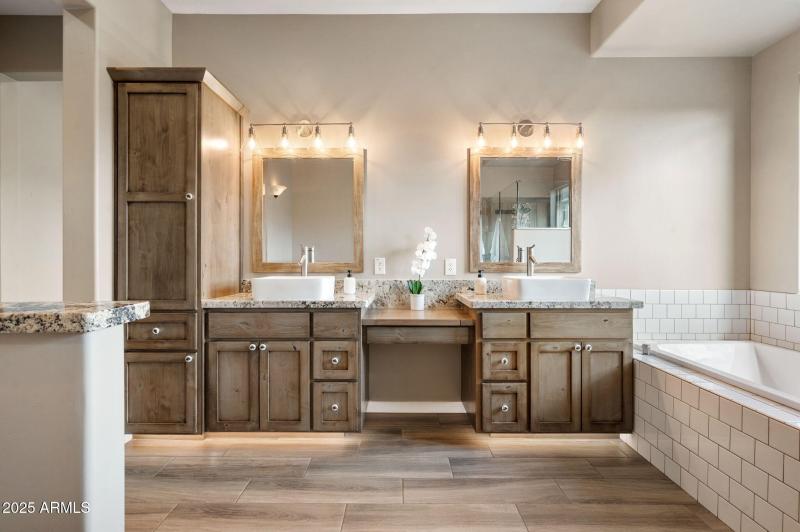 21-Primary Bathroom (5)