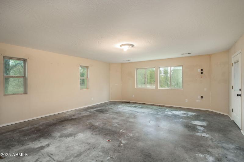 20-web-or-mls-4700-zalesky-rd