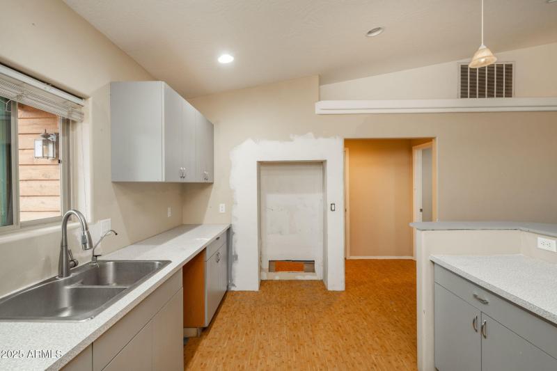 34-web-or-mls-4700-zalesky-rd