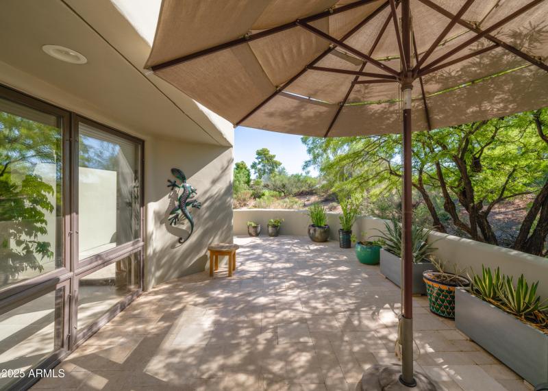 Listings_2014_SmoketreeDr_Images-39