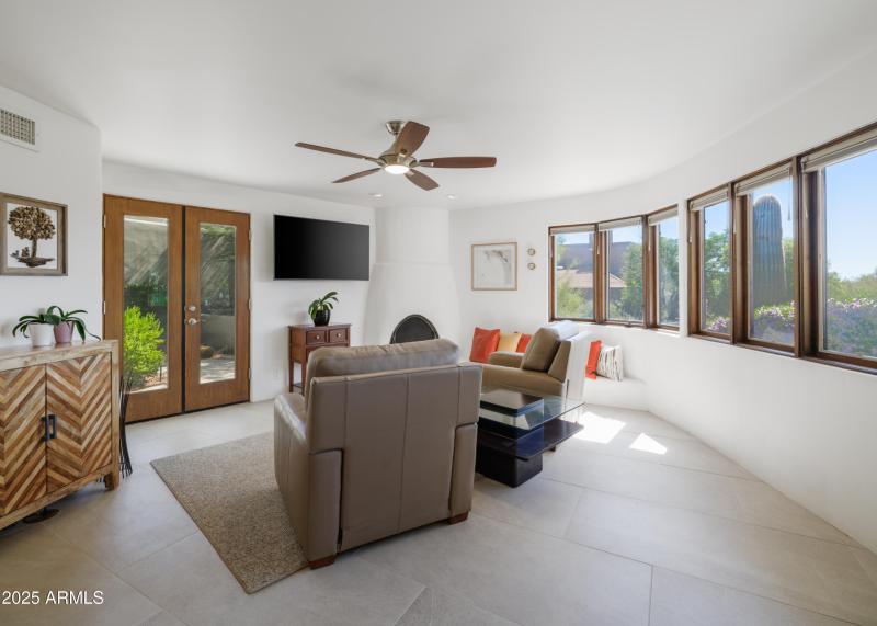 Listings_2014_SmoketreeDr_Images-53