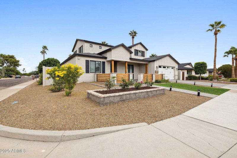 3-web-or-mls-8449-e-lincoln-dr