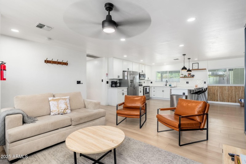 2811 W Rosewood Dr - 06