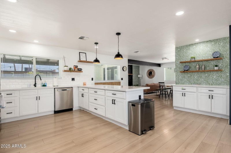 2811 W Rosewood Dr - 07