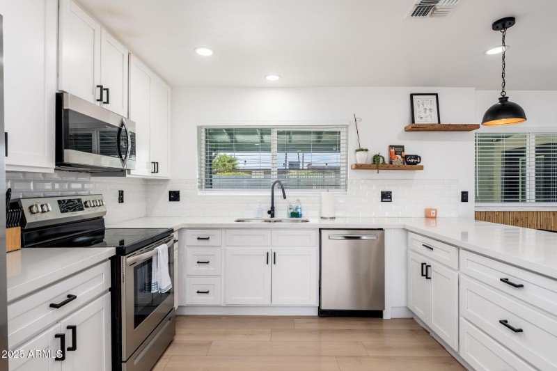 2811 W Rosewood Dr - 08