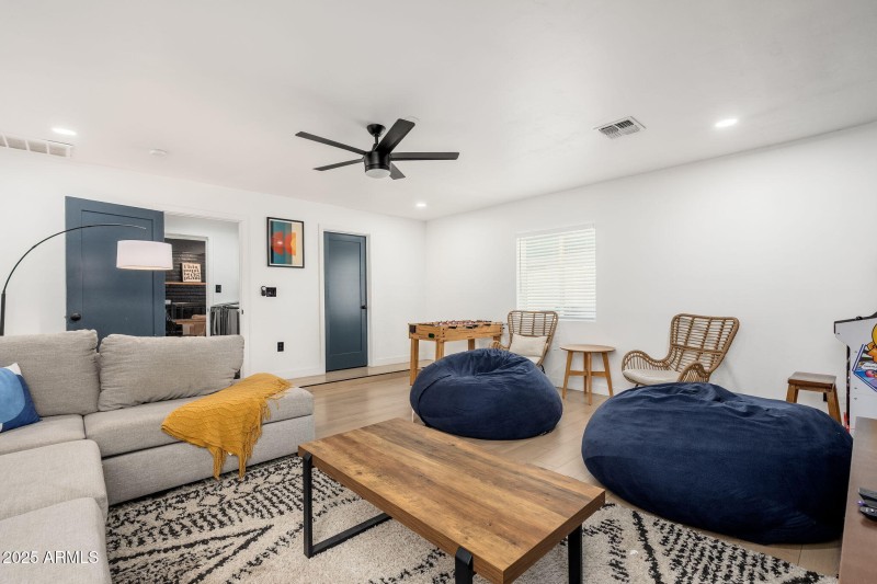 2811 W Rosewood Dr - 18