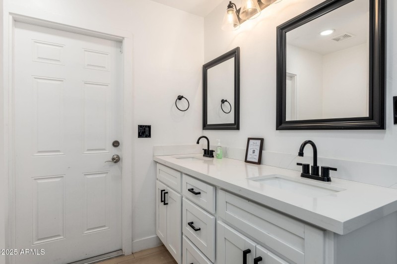 2811 W Rosewood Dr - 24