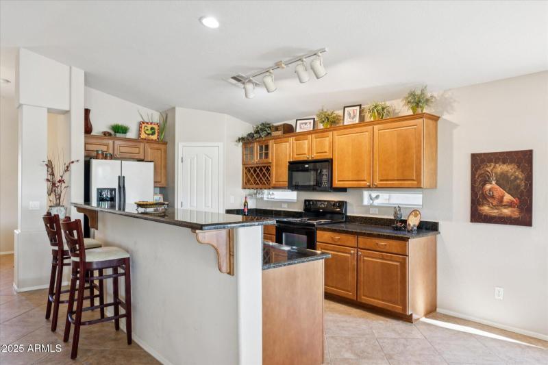 Breakfast Bar & Kitchen