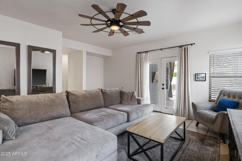 1140 S Rockwell St-9