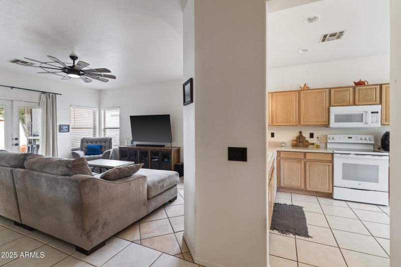 1140 S Rockwell St-11