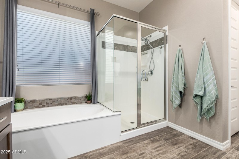 Soaking Tub & Shower