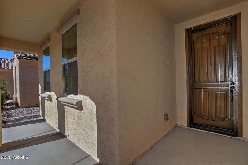 5814 W Cactus Wren Way-large-004-006-Fro