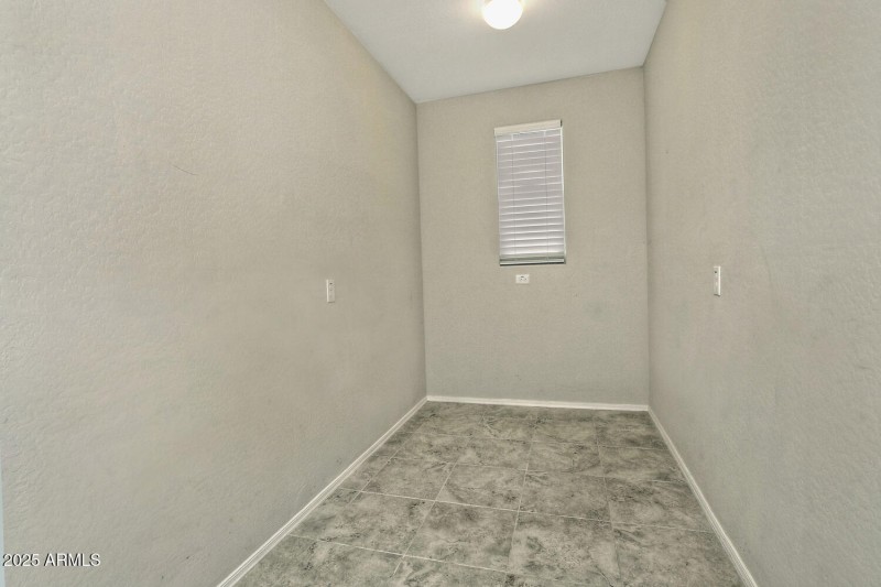 5814 W Cactus Wren Way-large-033-030-Lau