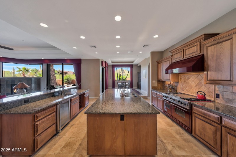 VIEWS in Gourmet Kitchen