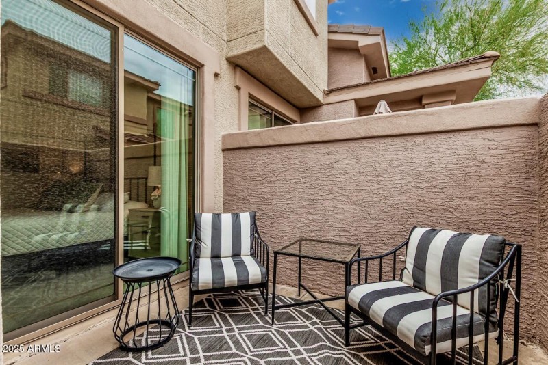 4-Small Courtyard Off Master