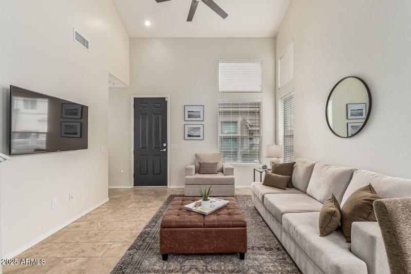 5-Entry Into Family Room