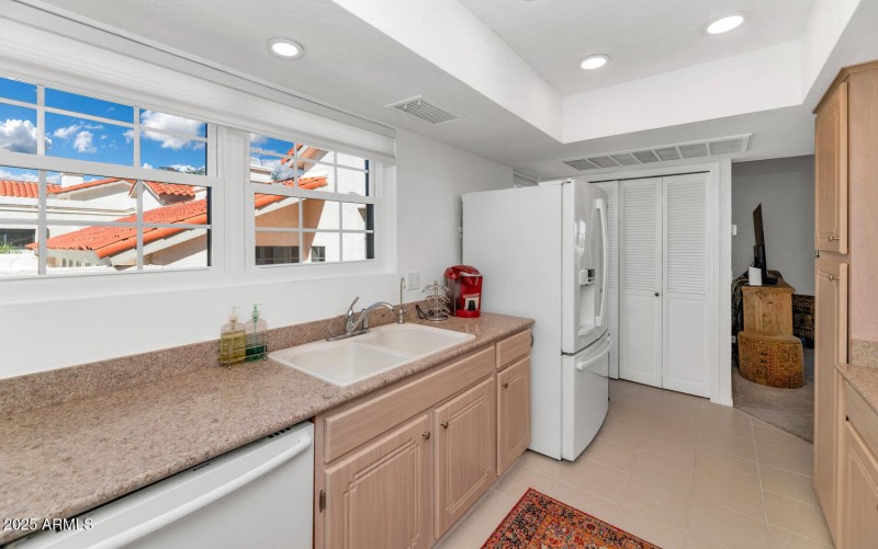 7800 E Lincoln Dr-large-012-011-TOD9800-