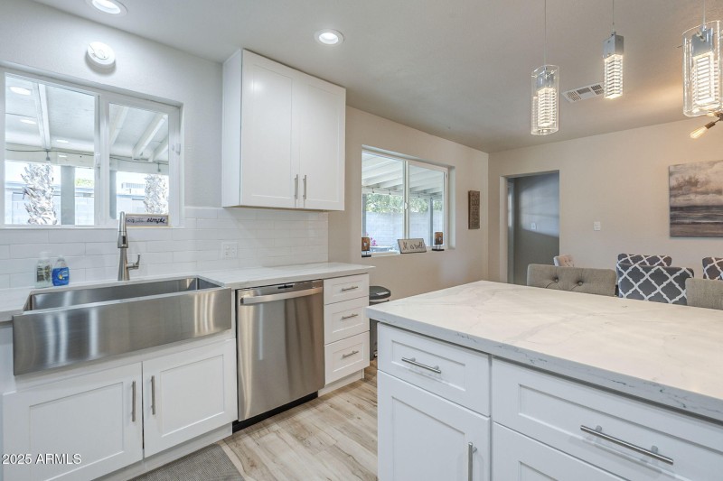 12-web-or-mls-Bluefield-12