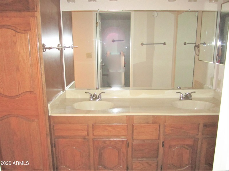 B7 U310 DOUBLE VANITY-LOADS OF STORAGE