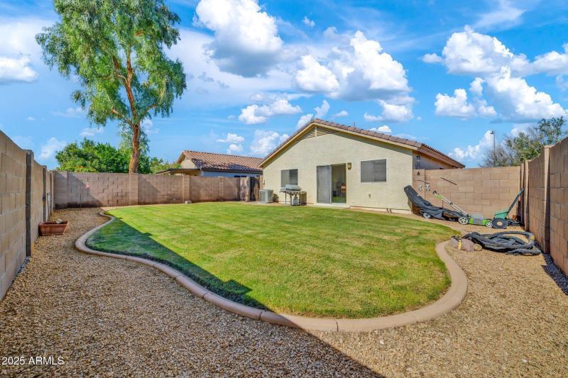 12119 W Dahlia Dr-28