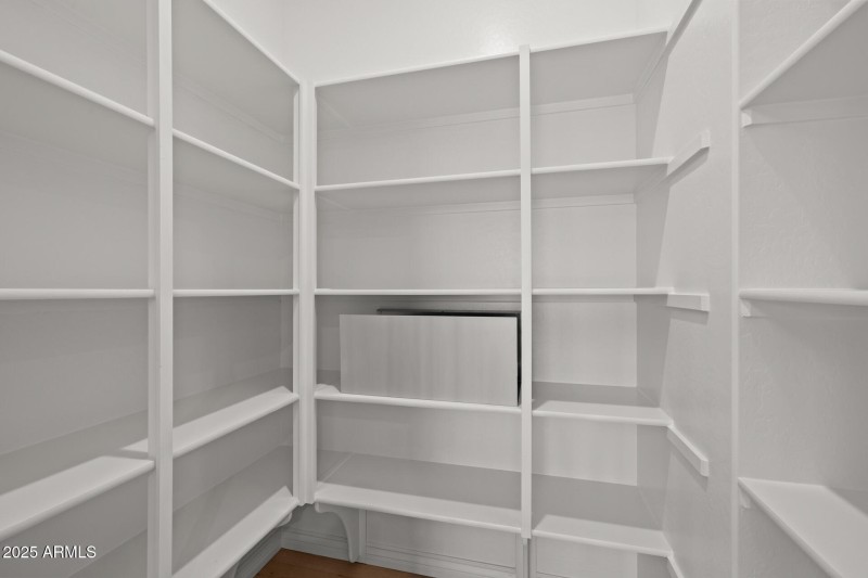 49)PANTRY