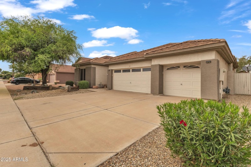 SIDE VIEW OF THE FRONT 3G ELEVATION