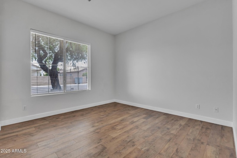 2TONED W/ NEW FLOORING