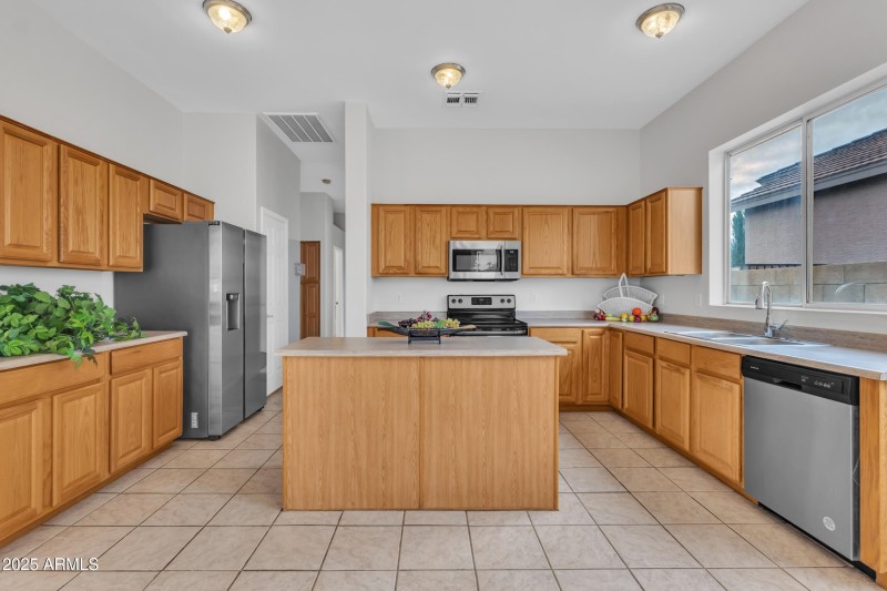 LOTS OF CABINETS W/ISLAND