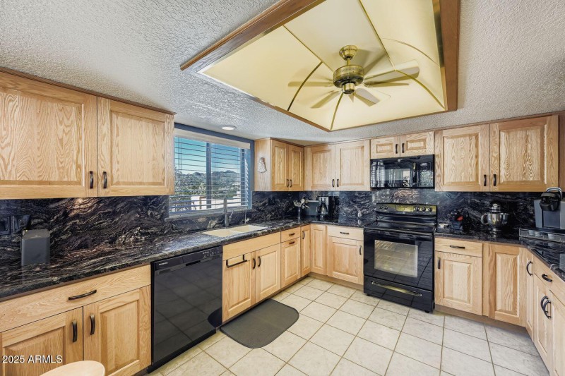 Fully Updated Kitchen