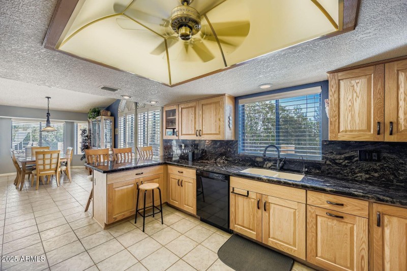 Granite Counters & Pull-Out Shelves